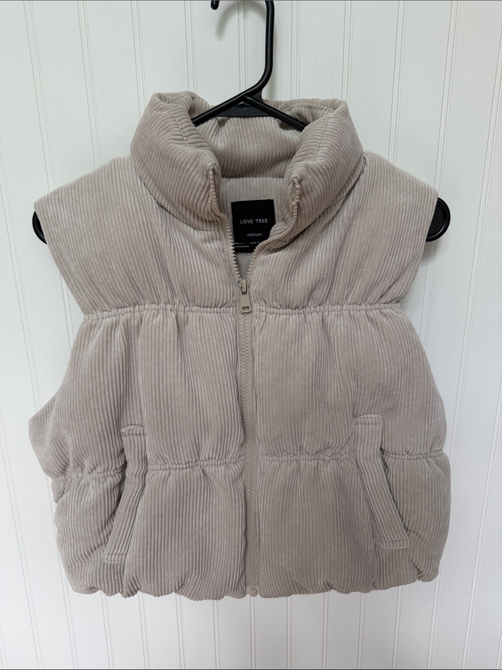 (135)Love Tree Cord. Puffer Vest Women’s Medium Beige Oatmeal Zip Front Quilted